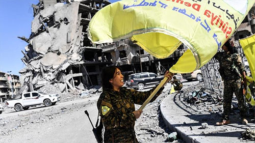una militante kurda en Siria Canciller de Rusia advierte de juegos arriesgados en Siria